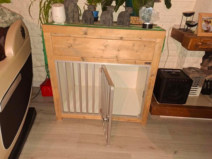 Mooie grote houten hondenbench met lade, Dieren en Toebehoren, Hondenbenches, Zo goed als nieuw, Ophalen
