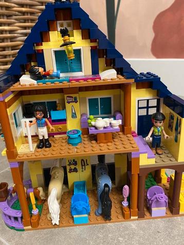 Lego Friends Paardrijbasis & Mia's Paardentrailer beschikbaar voor biedingen