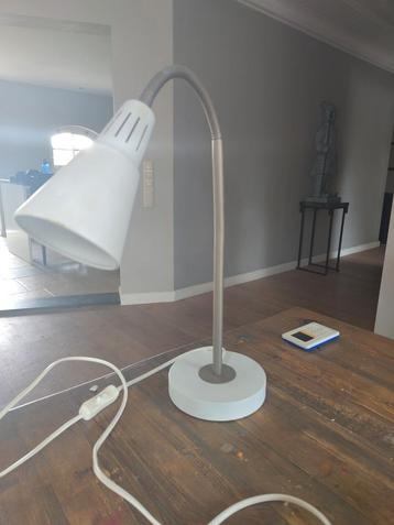 Bureau lamp beschikbaar voor biedingen