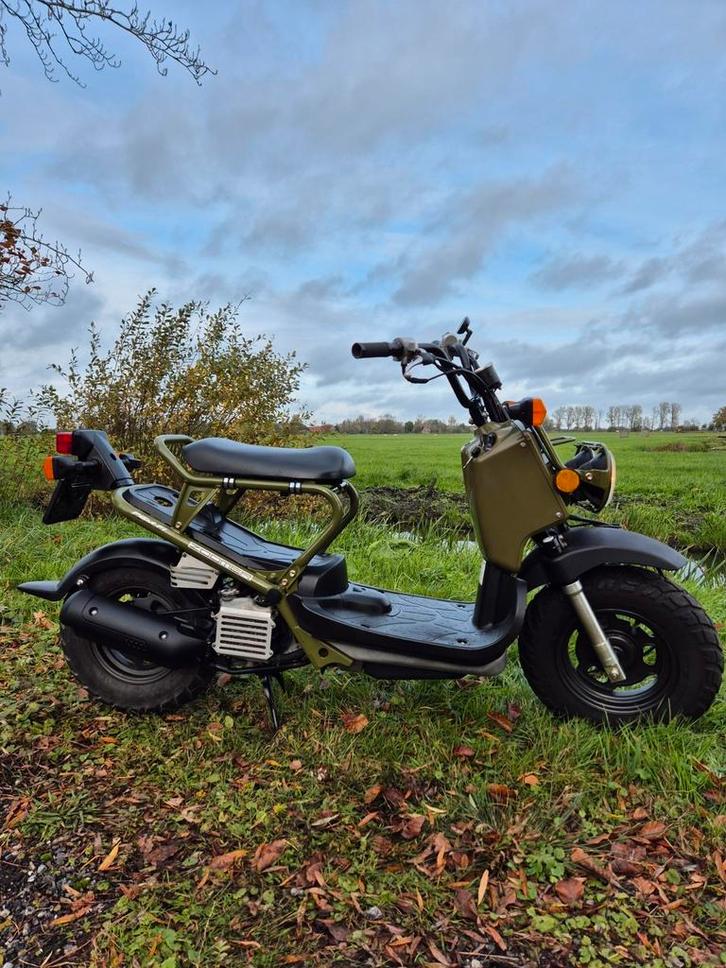 Honda Zoomer - 2012 - eerste eigenaar - opgeknapt, Fietsen en Brommers, Brommers | Honda, Zo goed als nieuw, Overige modellen