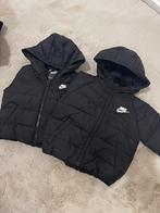 2x Nike Jas 18 Maanden (80-86), Ophalen, Zo goed als nieuw, Nike, Jongetje