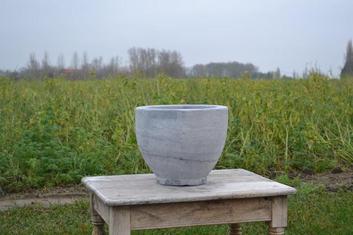 antieke fijn gefrijnde arduinen pot, Tuin en Terras, Tuinvazen, Gebruikt, Ophalen