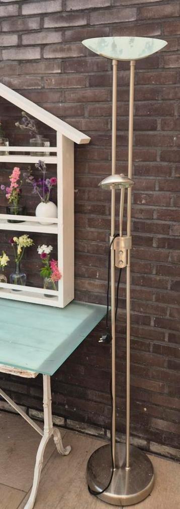 Vloerlamp beschikbaar voor biedingen