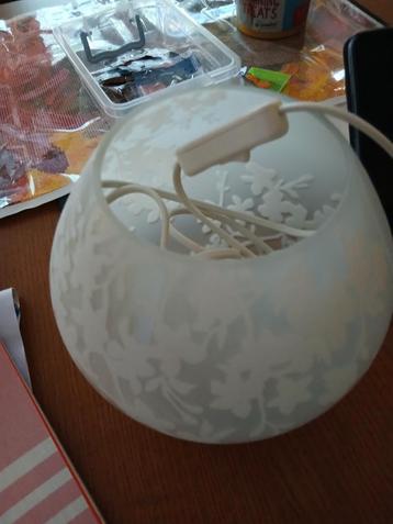 Glazen Lamp met Bloemenmotief beschikbaar voor biedingen