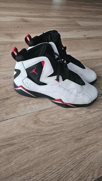 New Jordan True Flight White/Varsity Red Black

 beschikbaar voor biedingen