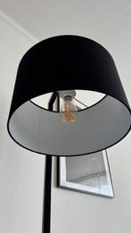 Zwarte Vloerlamp - Moderne Stijl, Huis en Inrichting, Lampen | Vloerlampen, Ophalen, Zo goed als nieuw, Metaal, 150 tot 200 cm