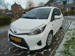 Toyota Yaris 1.5 FullHybrid 5DR 2013, CVT automaat, cruise c, Auto's, Toyota, Euro 5, 74 pk, 4 cilinders, Origineel Nederlands