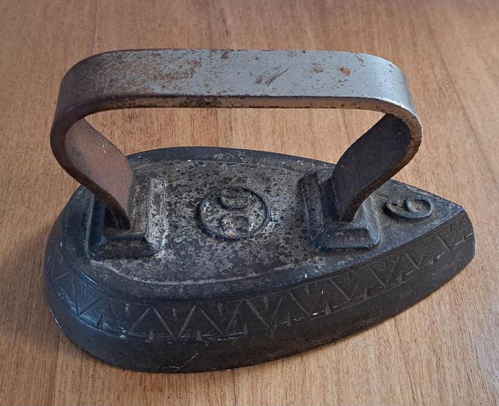 Antiek Gietijzeren Strijkijzer, Antiek en Kunst, Antiek | Overige Antiek, Ophalen of Verzenden