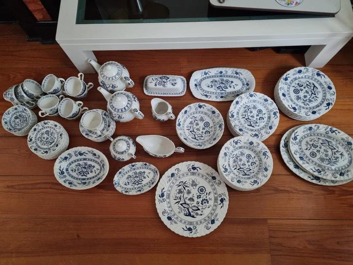 Vintage Enoch Wedgwood Tunstall Blue Heritage Onion Servies, Huis en Inrichting, Keuken | Servies, Gebruikt, Compleet servies