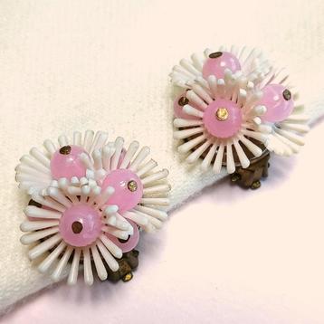 Vintage oorbellen clips wit roze jaren '50 beschikbaar voor biedingen