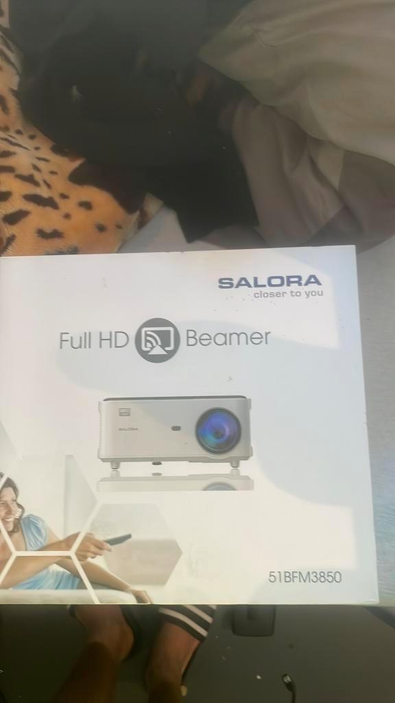 SALORA beamer, Audio, Tv en Foto, Beamers, Zo goed als nieuw, LED, Full HD (1080), Ophalen