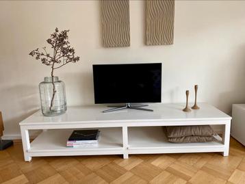 Off White Sidetable voor Styling of TV van Het Kabinet. beschikbaar voor biedingen