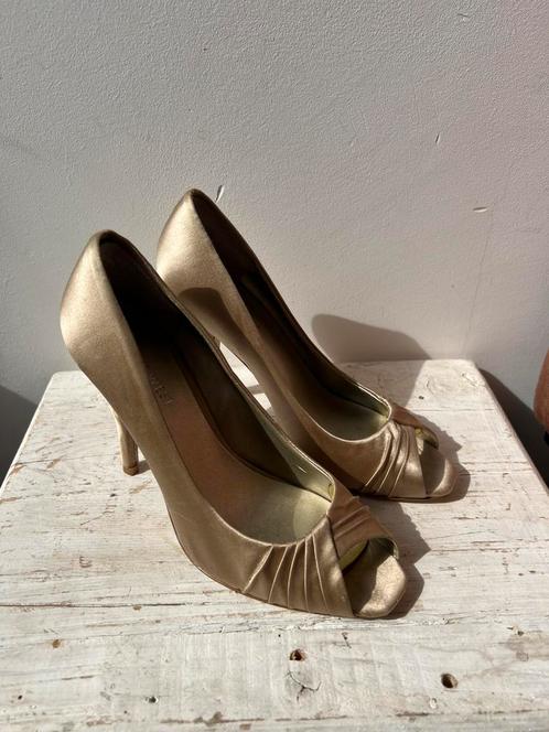 Nine west hakken pumps maat 36 champagne satijn, Kleding | Dames, Schoenen, Zo goed als nieuw, Beige, Ophalen of Verzenden
