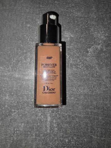 Dior Forever Skin Glow Foundation - 4WP beschikbaar voor biedingen