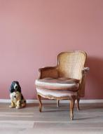 Antieke dames fauteuil met roze stof. Houten vintage stoel, Ophalen, O, Riet of Rotan, O