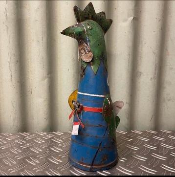 Metalen kip van gerecyclede oliedrums gemaakt. beschikbaar voor biedingen