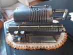 Vintage mechanische rekenmachine, Ophalen