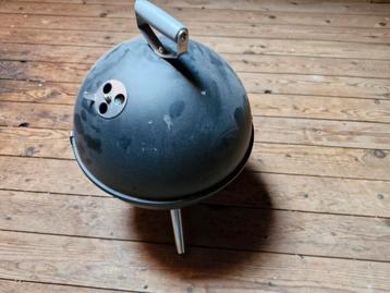 Houtskool barbecue klein beschikbaar voor biedingen