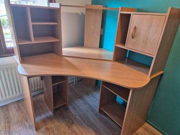 Hoekbureau nette staat 