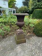 Gietijzeren tuinvaas op sokkel, Tuin en Terras, Ophalen, Gebruikt