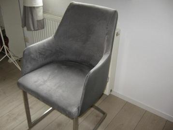 Leuke Nw eetkamer stoel grijs  kleine beschadiging €25.00 beschikbaar voor biedingen