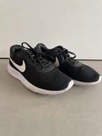 Nike Tanjun Sneakers - Maat 37.5 - Zwart, Ophalen of Verzenden, Zo goed als nieuw, Jongen of Meisje