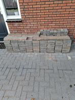 7m2 grijze straatklinker. 330 stuk heel en 35 stuks halfjes, Tuin en Terras, Ophalen, Gebruikt, Klinkers, 5 tot 10 m²