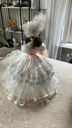 Prachtige speeldoos pop, Verzamelen, Poppen, Ophalen of Verzenden, Zo goed als nieuw, Pop