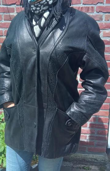 Zacht lederen damesjas beschikbaar voor biedingen