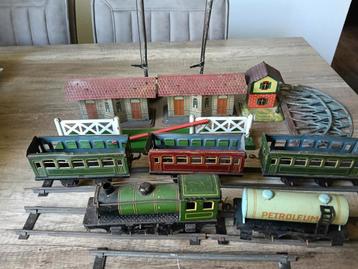 Oude blikken Trein en onderdelen  beschikbaar voor biedingen