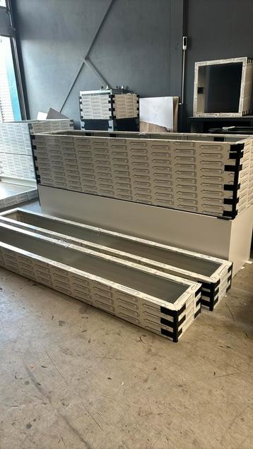 Stalen plantenbak 250x60x60cm wit beschikbaar voor biedingen