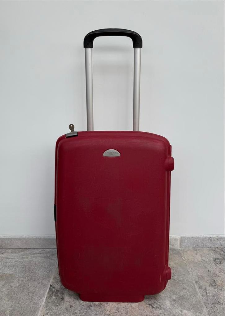 Rode Samsonite rolkoffer met cijferslot, Sieraden, Tassen en Uiterlijk, Koffers, Gebruikt, Hard kunststof, 60 tot 70 cm, 35 tot 45 cm