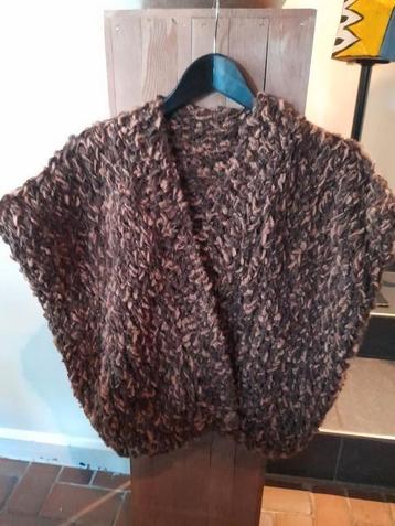 Nieuw handgebreid Gilet model Kiro by Kim  beschikbaar voor biedingen