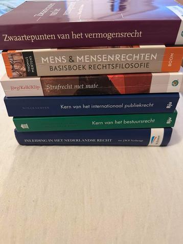 Radboud bachelorjaar 1 studieboeken(bundel) beschikbaar voor biedingen