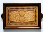 Fries kerfsnede dienblad / serveerblad met glasplaat, Antiek en Kunst, Ophalen of Verzenden