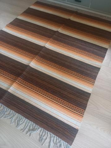 Zweeds kleed (plastmatta) in retro kleurtjes beschikbaar voor biedingen
