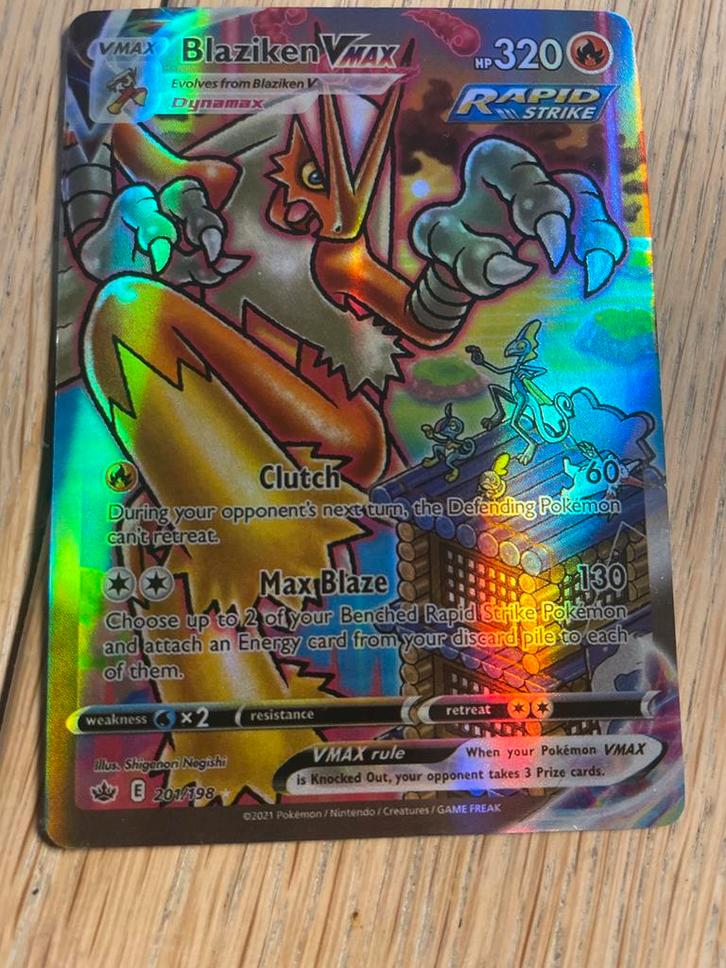 Blaziken VMAX - Pokémon Kaart, Hobby en Vrije tijd, Verzamelkaartspellen | Pokémon, Zo goed als nieuw, Losse kaart, Foil, Ophalen of Verzenden