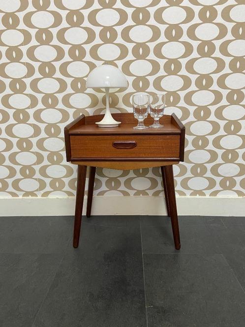 Vintage Deens nachtkastje met lade, Huis en Inrichting, Slaapkamer | Nachtkastjes, Gebruikt, Minder dan 55 cm, Minder dan 45 cm