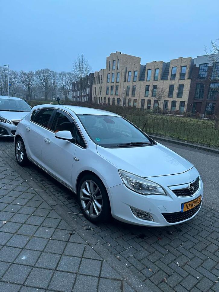 Opel Astra 1.6 16V 5D 2010 Wit, Auto's, Opel, Particulier, Astra, ABS, Adaptive Cruise Control, Airbags, Airconditioning, Apple Carplay