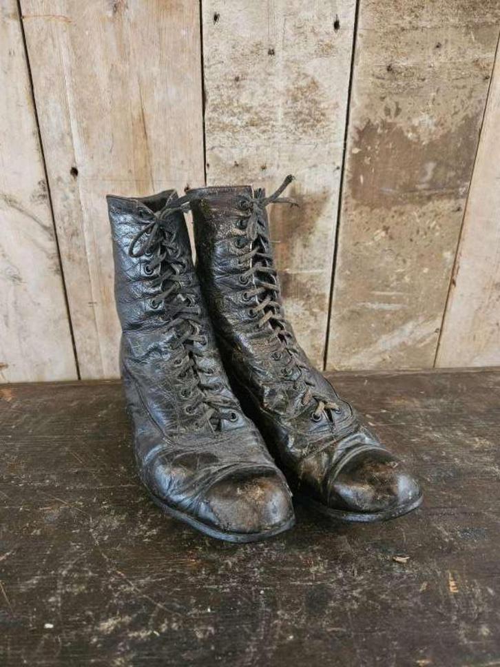 antieke victoriaanse dames laarsjes ``WOONWINKEL RUSTIEK``, Antiek en Kunst, Antiek | Kleding en Accessoires, Dames, Ophalen of Verzenden