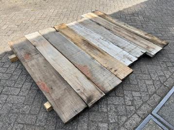 Oud houten planken 25 tot 30cm breed beschikbaar voor biedingen