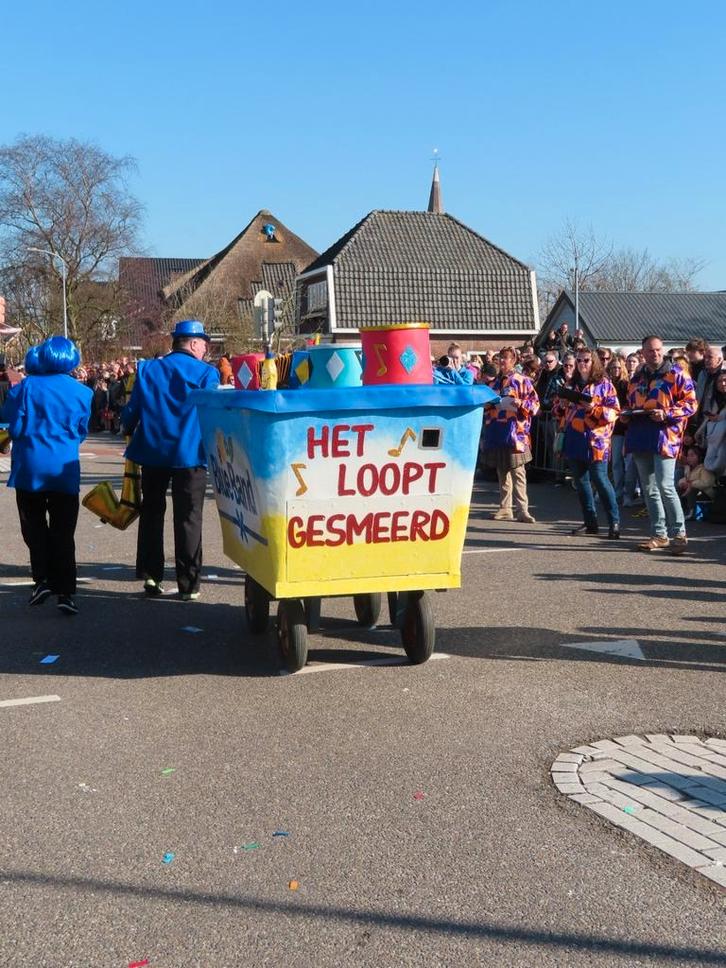 Loopgroep carnaval "het loopt gesmeerd", Hobby en Vrije tijd, Feestartikelen, Gebruikt, Carnaval, Ophalen