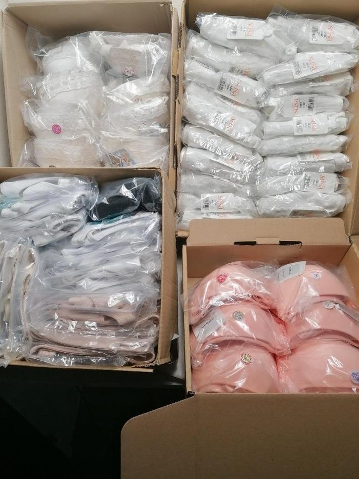 Partij NIEUW lingerie BH en body - 322 stuks, Kleding | Dames, Dames-kledingpakketten, Nieuw, Ophalen of Verzenden