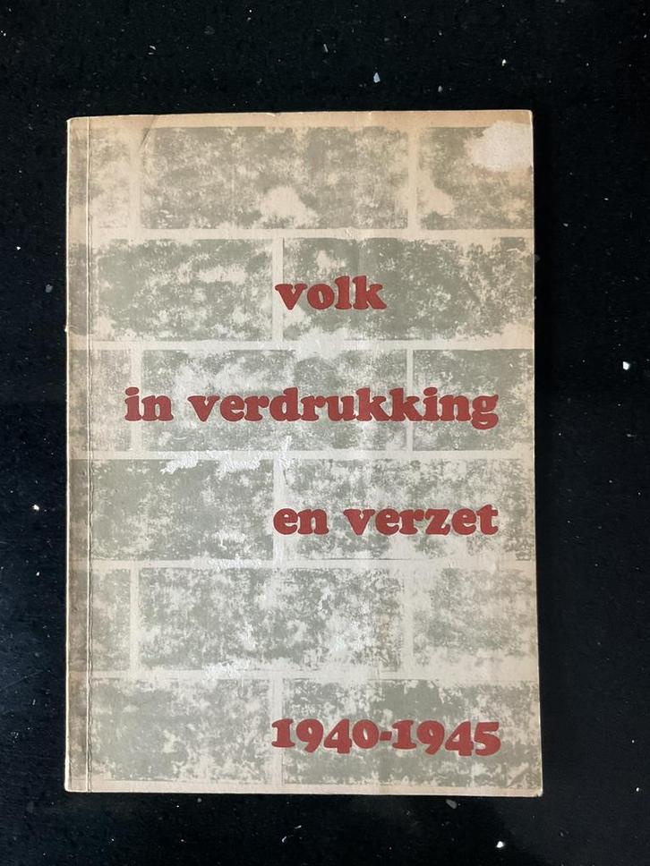 Volk in verdrukking en verzet 1940 - 1945, Boeken, Oorlog en Militair, Gelezen, Algemeen, Tweede Wereldoorlog, Ophalen of Verzenden