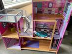 Groot poppenhuis met veel accessoires en een zwembad!, Kinderen en Baby's, Speelgoed | Poppenhuizen, Ophalen, Nieuw, Poppenhuis