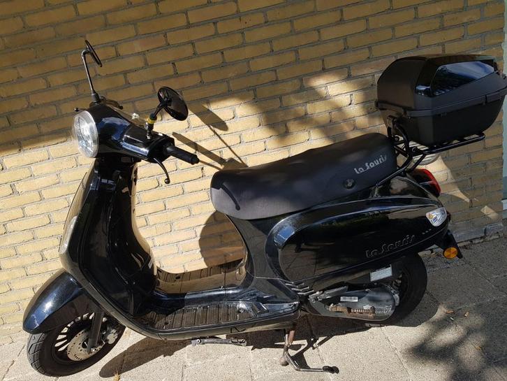 Scooter merk Lasouri, Fietsen en Brommers, Snorfietsen en Snorscooters, Zo goed als nieuw, Overige merken, Ophalen