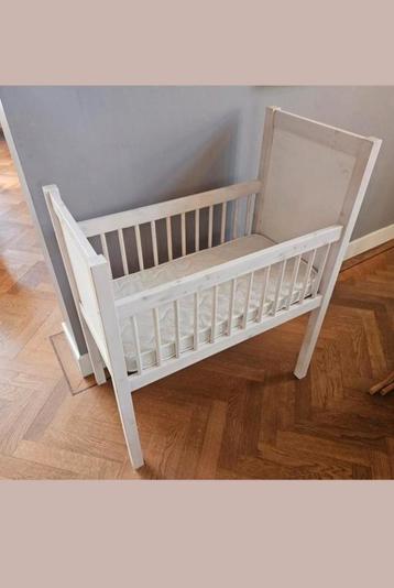 Houten babybedje/wieg beschikbaar voor biedingen