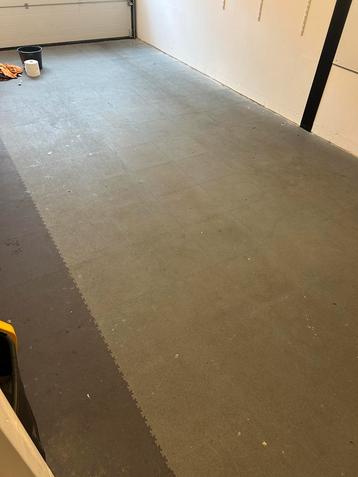 Werkplaatsvloer - Rubber tegels beschikbaar voor biedingen