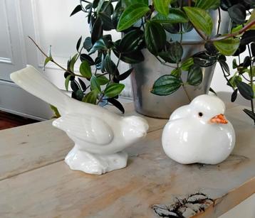 Porseleinen vogeltjes - ook mooi op een gedenkplekje  beschikbaar voor biedingen