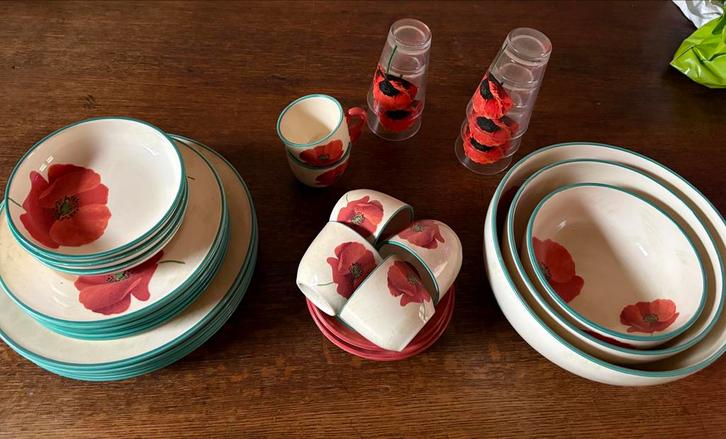 Servies met klaproos motief, Huis en Inrichting, Keuken | Servies, Compleet servies, Overige stijlen, Aardewerk, Ophalen